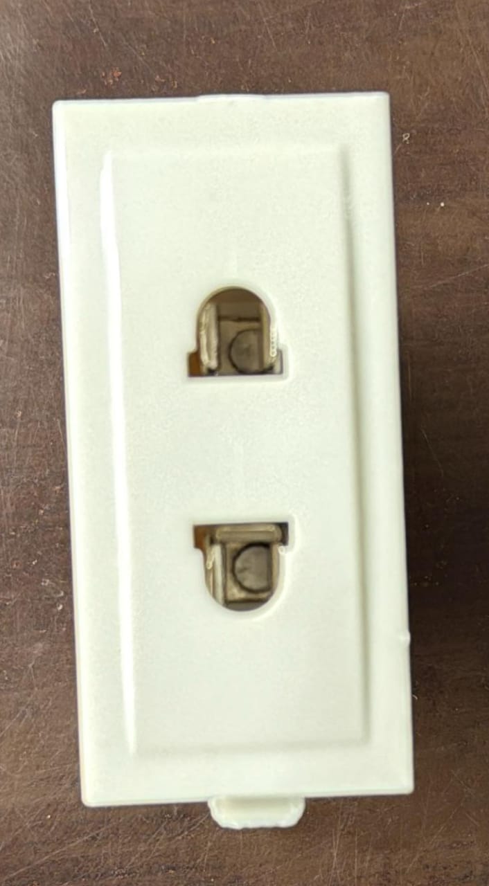 ANCHOR ROMA 6A UR0 2 PIN SOCKET CASH 180